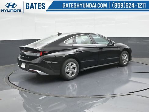 Used 2025 Hyundai Sonata SE image 2