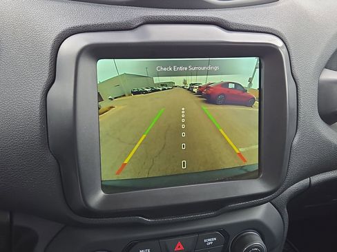 Used 2022 Jeep Renegade Latitude image 18