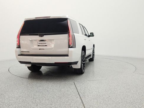 Used 2017 Cadillac Escalade Luxury RWD image 6