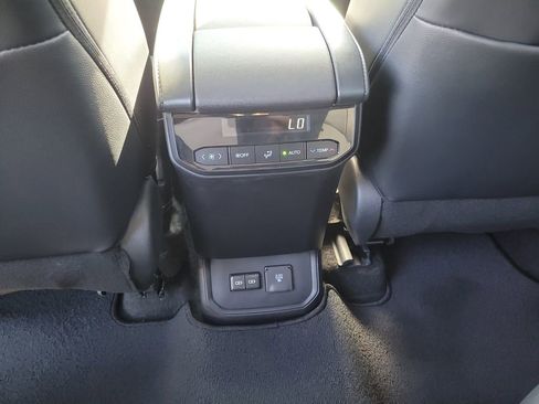 Used 2024 Toyota Highlander Limited image 15