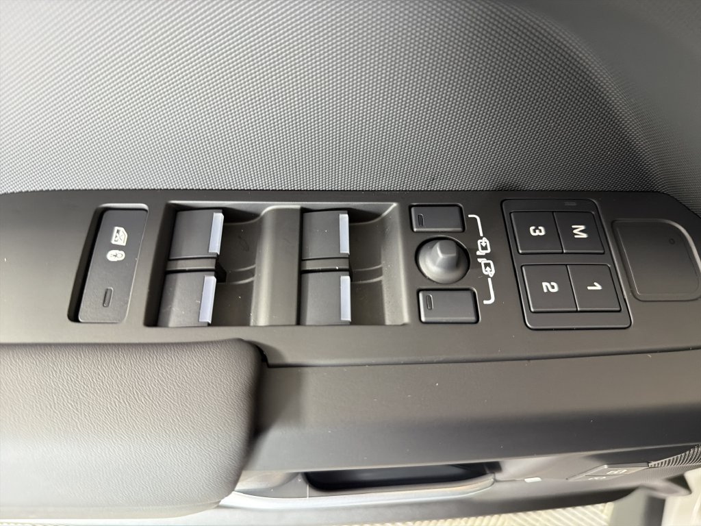 New 2026 Land Rover Defender 110 X-Dynamic SE AWD/4WD image 25