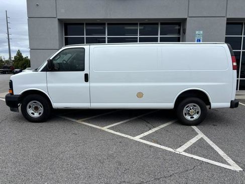 Used 2017 Chevrolet Express 2500 Extended RWD image 1