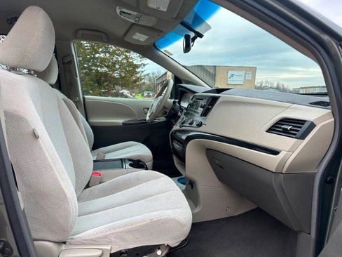 Used 2011 Toyota Sienna LE w/ Towing Pkg FWD image 11