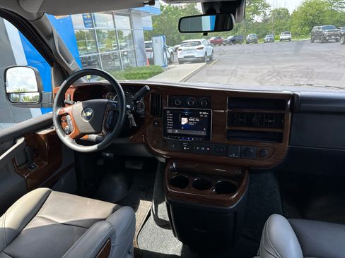 Used 2024 Chevrolet Express 2500 RWD image 7