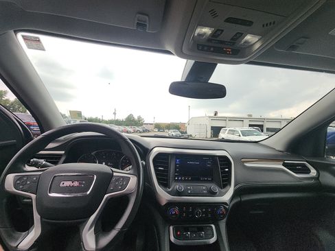 Used 2023 GMC Acadia SLE w/ Driver Convenience Package FWD image 17
