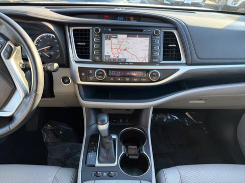 Used 2017 Toyota Highlander Limited Platinum image 23