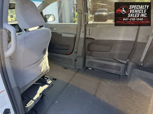 Used 2016 Toyota Sienna LE FWD image 23