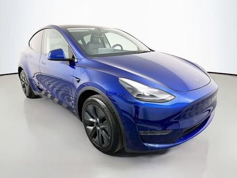 Used 2025 Tesla Model Y Long Range RWD image 3