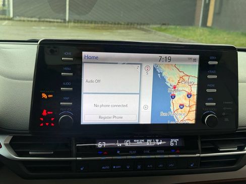 Used 2021 Toyota Sienna XLE w/ XLE Plus Package AWD/4WD image 16