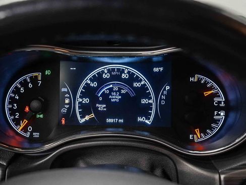 Used 2021 Jeep Grand Cherokee Laredo RWD image 24