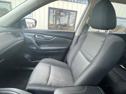 Used 2020 Nissan Rogue SV image 25