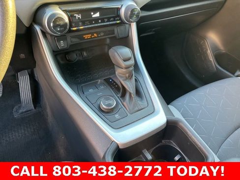 Used 2022 Toyota RAV4 XLE image 28