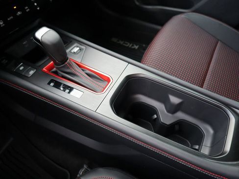 New 2025 Nissan Kicks SR FWD image 17