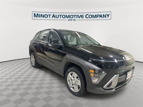 Used 2025 Hyundai Kona SE AWD/4WD image 2