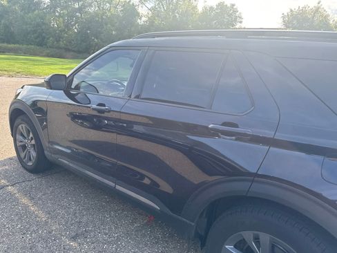 Used 2024 Ford Explorer XLT w/ Equipment Group 202A AWD/4WD image 18