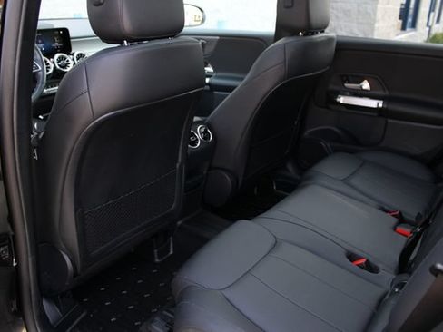 Used 2022 Mercedes-Benz GLB 250 4MATIC w/ Premium Package Lite image 24