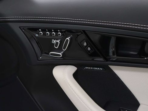 Used 2024 Jaguar F-TYPE Convertible AWD image 17