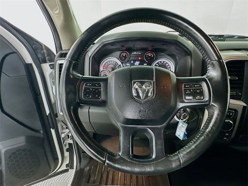 Used 2019 RAM 1500 Classic SLT w/ Luxury Group image 18