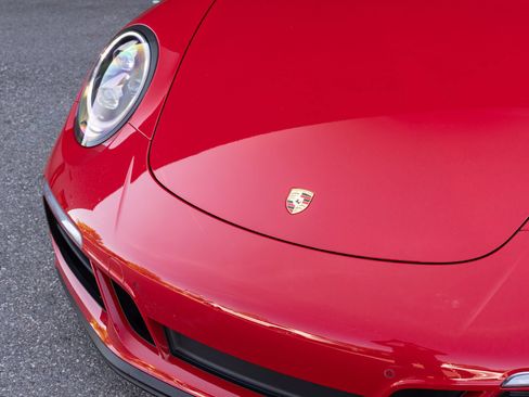 Certified 2019 Porsche 911 Carrera GTS RWD image 10