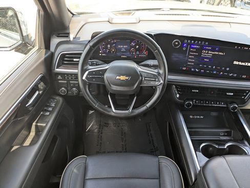Certified 2025 Chevrolet Suburban Premier RWD image 15