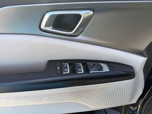 Certified 2024 Kia Carnival LX image 14