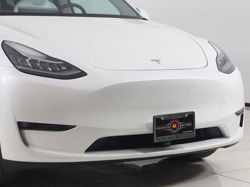 Used 2022 Tesla Model Y Long Range image 39