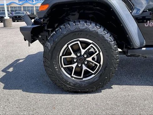 Used 2024 Jeep Wrangler Unlimited Rubicon AWD/4WD image 30