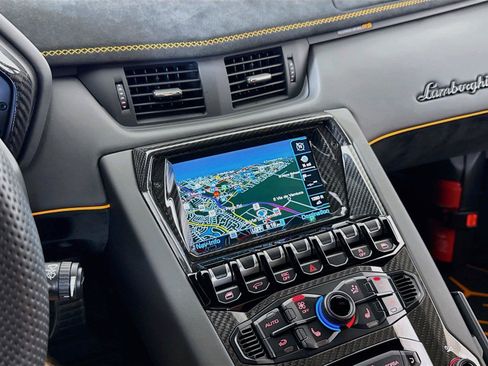 Used 2020 Lamborghini Aventador SVJ AWD/4WD image 19
