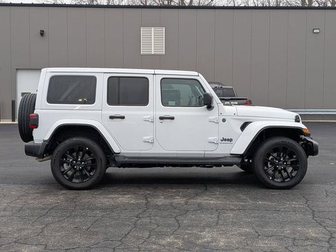 Used 2025 Jeep Wrangler Unlimited Sahara AWD/4WD image 8