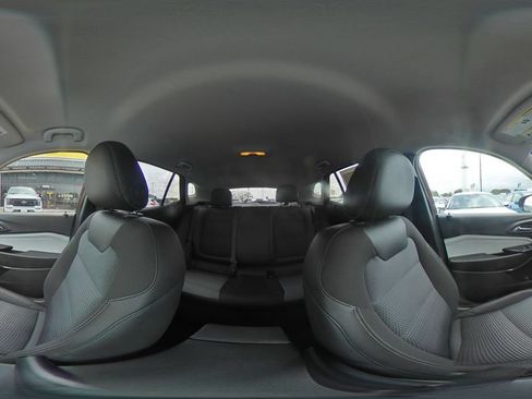 Used 2025 Chevrolet Trax LT FWD image 41