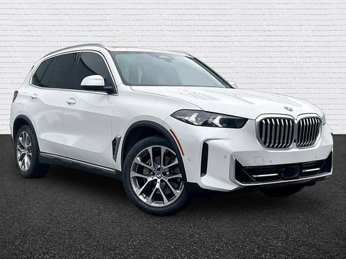 Used 2024 BMW X5 xDrive40i w/ Parking Assistance Package AWD/4WD image 3