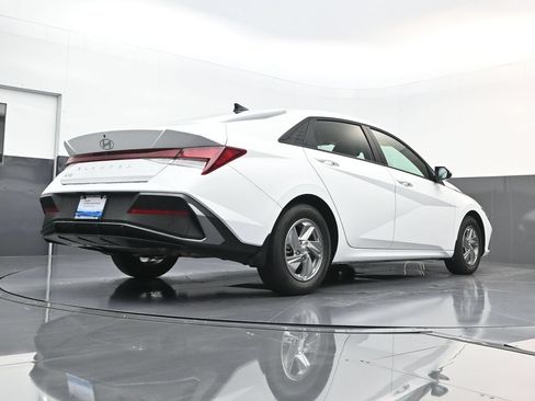 Certified 2026 Hyundai Elantra SE FWD image 23