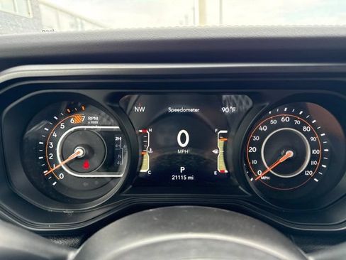 Used 2025 Jeep Wrangler Unlimited Rubicon AWD/4WD image 17