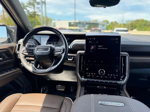 Certified 2026 GMC Yukon Denali Ultimate AWD/4WD image 13