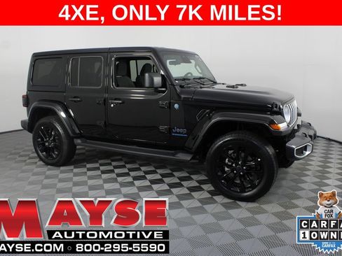 Used 2025 Jeep Wrangler Unlimited Sahara AWD/4WD image 1