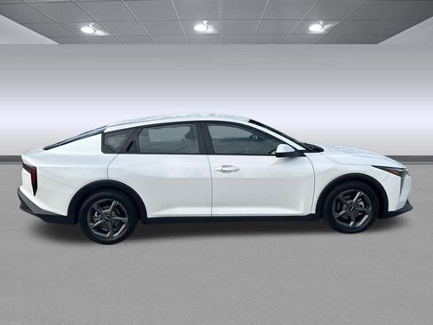 Used 2025 Kia K4 FWD image 2