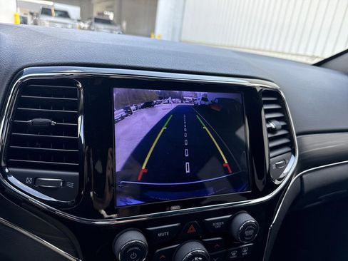 Used 2019 Jeep Grand Cherokee Limited image 27