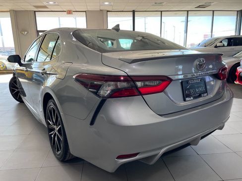 Used 2021 Toyota Camry SE image 5