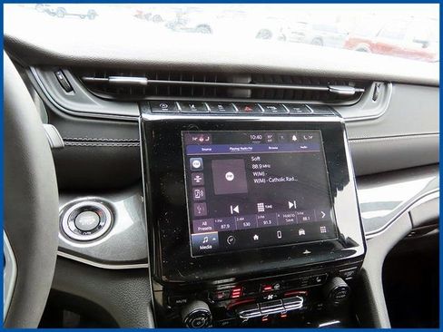 Certified 2023 Jeep Grand Cherokee Laredo w/ Luxury Tech Group I AWD/4WD image 15
