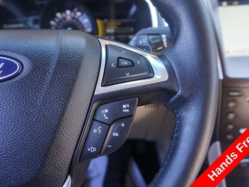 Used 2018 Ford Edge Titanium w/ Equipment Group 301A FWD image 4