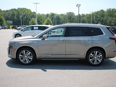 Used 2022 Cadillac XT6 Premium Luxury w/ Technology Package FWD image 5