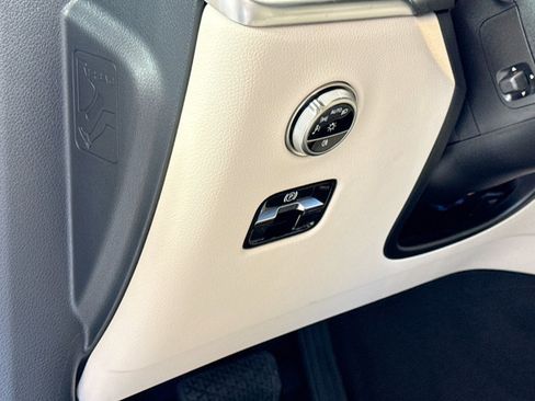 Certified 2025 Mercedes-Benz GLC 300 image 10