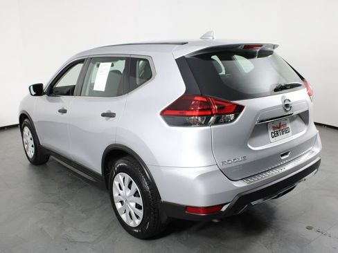Certified 2018 Nissan Rogue S image 4
