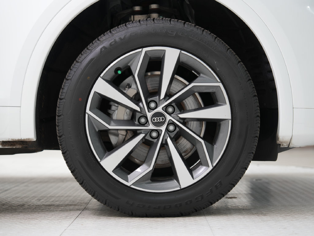 Used 2023 Audi Q5 2.0T Premium Plus w/ Premium Plus Package AWD/4WD image 25