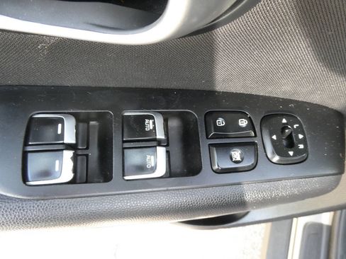 Used 2019 Kia Soul + FWD image 23