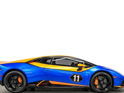 Used 2020 Lamborghini Huracan EVO image 2