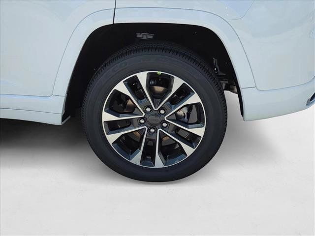 New 2025 Jeep Grand Cherokee Overland w/ Adv Protech Group III AWD/4WD image 10