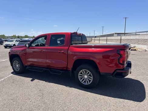 Used 2025 Chevrolet Colorado LT RWD image 3