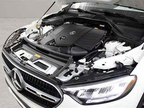 Used 2025 Mercedes-Benz GLC 350e 4MATIC image 20