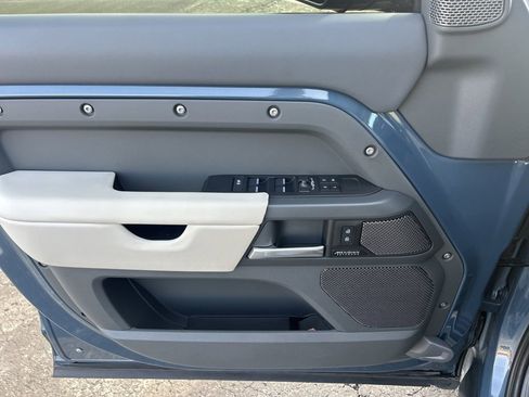 Used 2024 Land Rover Defender 110 X-Dynamic SE image 17